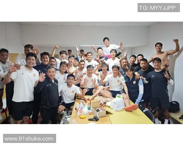 杭州足球队防反战术解析:从细节看球队的成功之道 杭州足球队防反战术解析:从细节看球队的成功之道