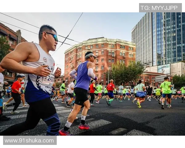深圳攀岩队在马拉松大满贯中的默契配合与精彩表现分析
