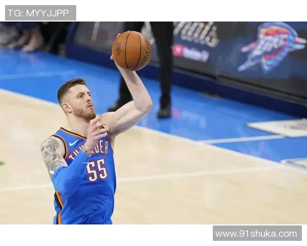 勇士与雷霆激战正酣新浪直播带你全程感受比赛精彩瞬间